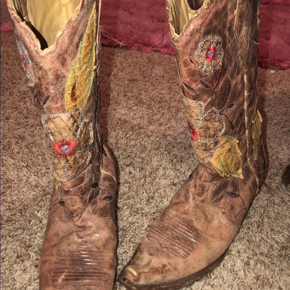Corral boots